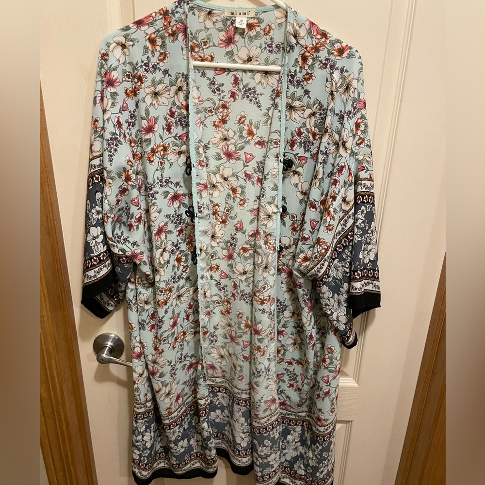 Miami floral kimono with black flower button loops